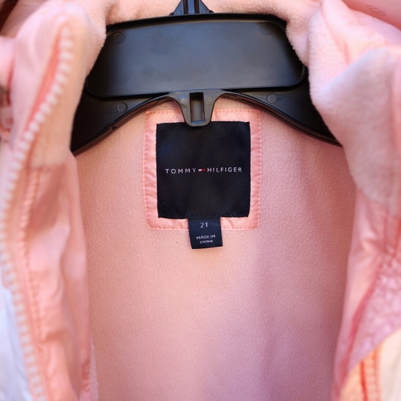 Tommy Hilfiger Kids Puffer Winter jacket with Faux Fur hood Size 2T, light Pink - Picture 4 of 4